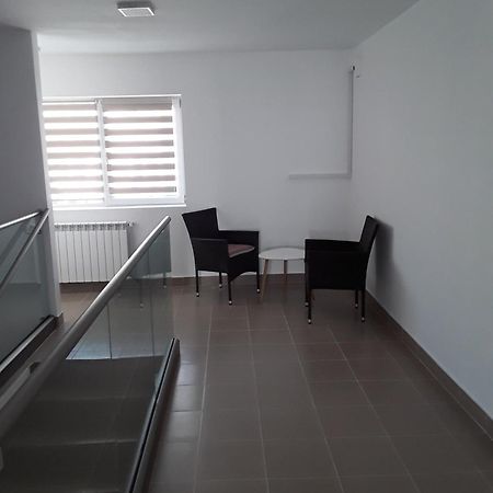 Camere De Inchiriat Central La Calciu Mahmudia Exterior foto