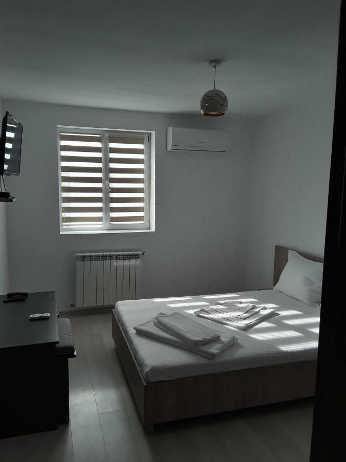 Camere De Inchiriat Central La Calciu Mahmudia Exterior foto