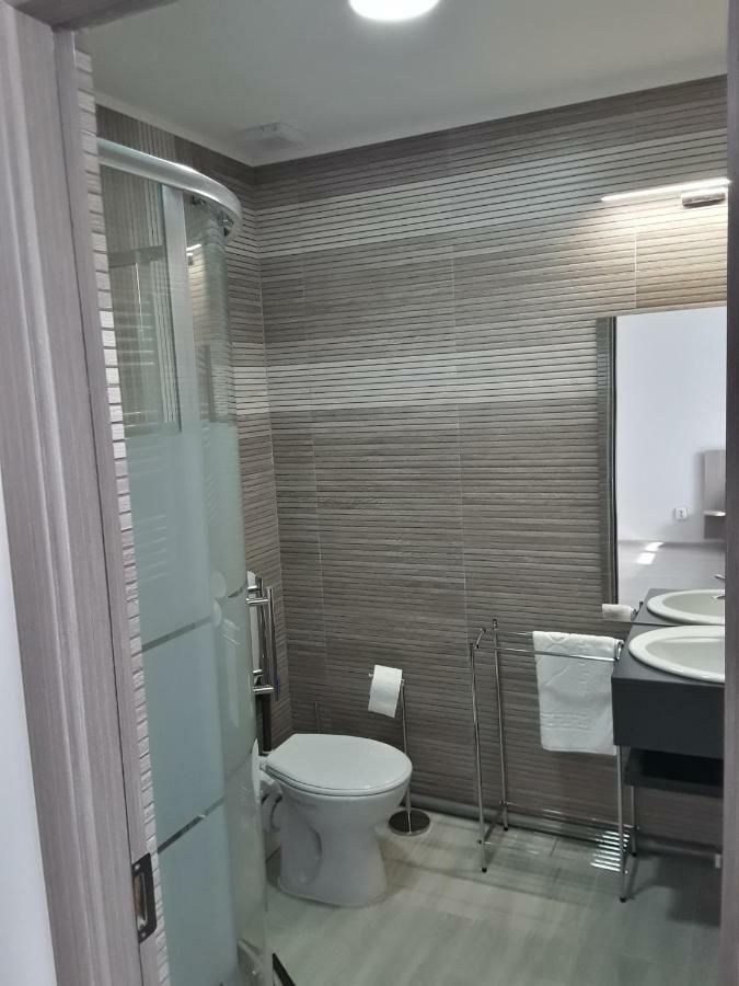 Camere De Inchiriat Central La Calciu Mahmudia Exterior foto