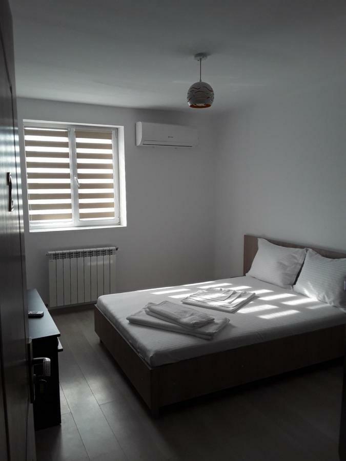 Camere De Inchiriat Central La Calciu Mahmudia Exterior foto