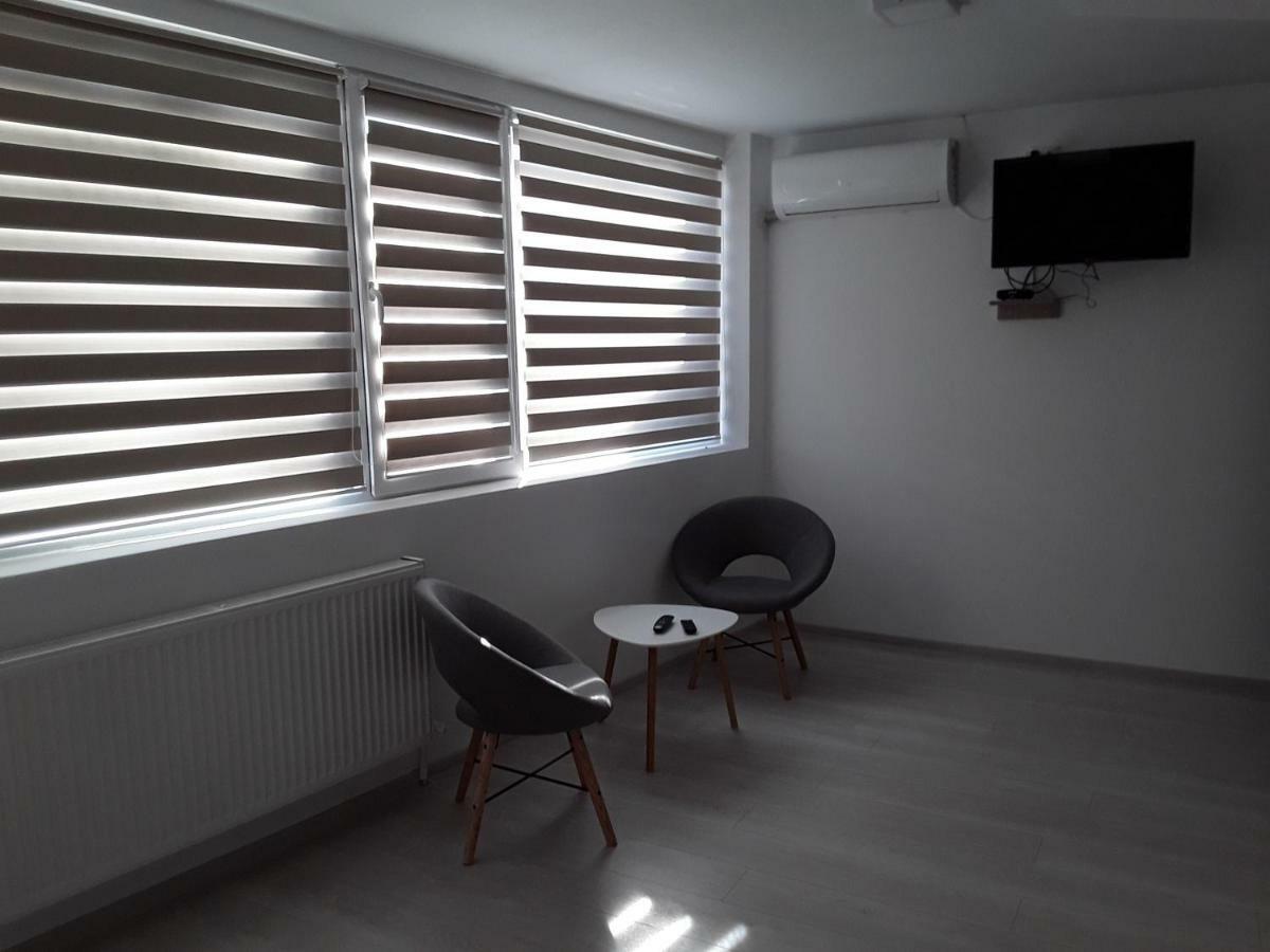 Camere De Inchiriat Central La Calciu Mahmudia Exterior foto