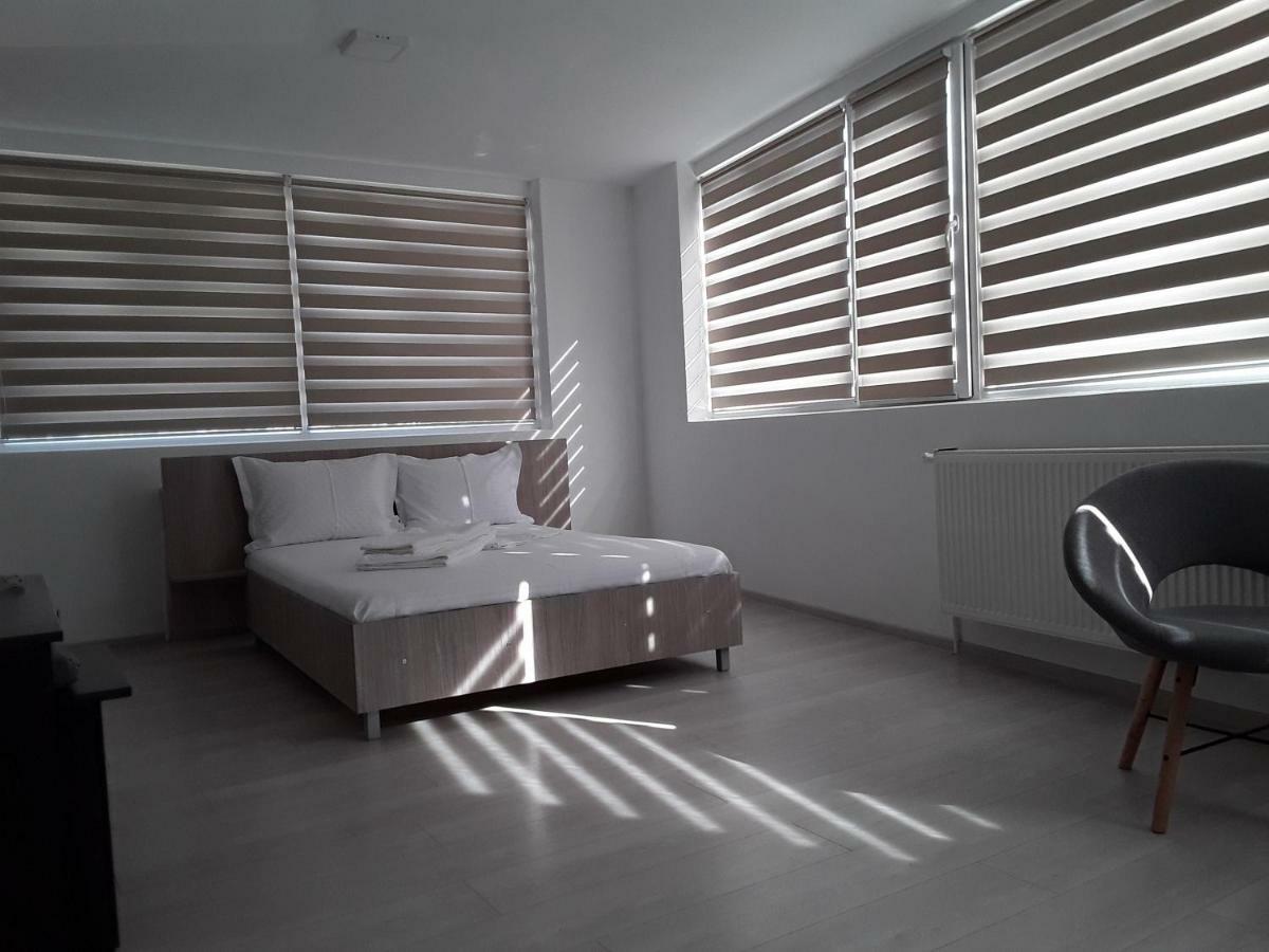 Camere De Inchiriat Central La Calciu Mahmudia Exterior foto